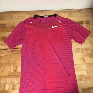 Men's Small Nike Running  Dri Fit Short Sleeve Lightweight Shirt Red